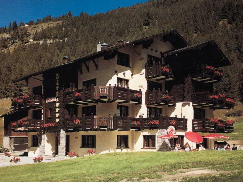 Hotel Baergsunnu Саас-Грунд Экстерьер фото